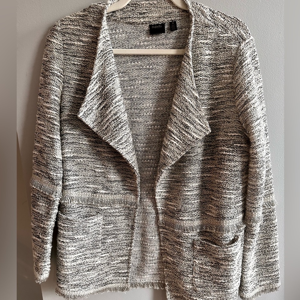 Women’s light cardigan. Size: M